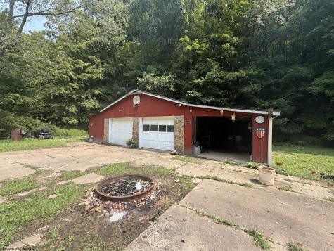 252 Gateway Road Wallace WV 26448