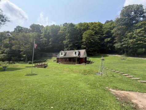 252 Gateway Road Wallace WV 26448