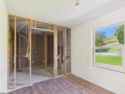 66 Hawks Nest Lane Mount Clare WV 26408