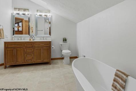 32 St James Drive Clarksburg WV 26301