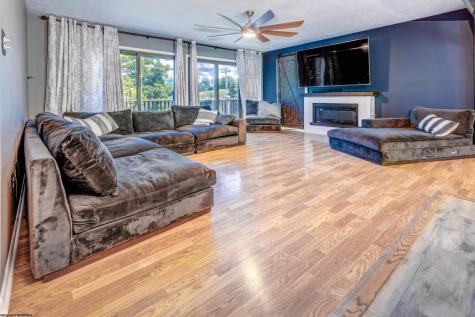 5 Cedarwood Drive Morgantown WV 26505