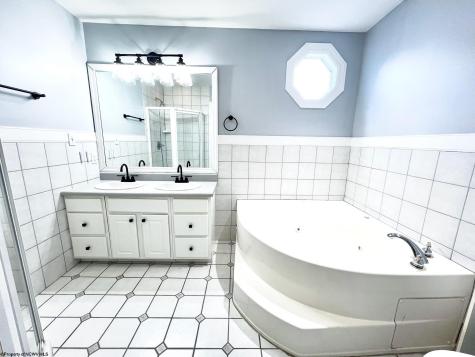 2061 Pinecrest Drive Morgantown WV 26505