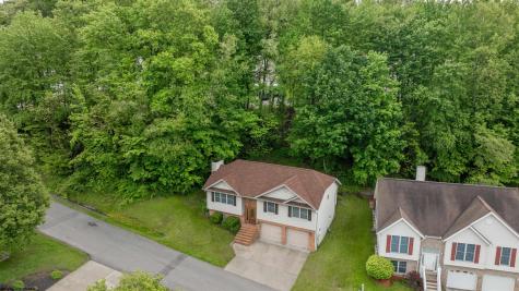 2061 Pinecrest Drive Morgantown WV 26505