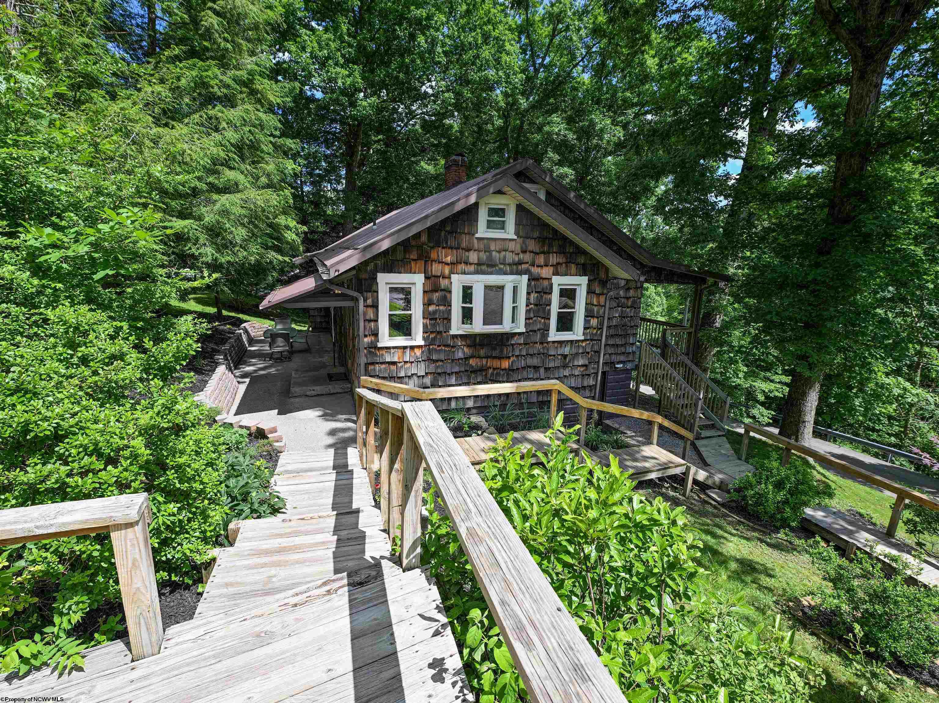 135 Camden Road Fairmont WV 26554-2433