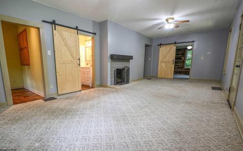 135 Camden Road Fairmont WV 26554-2433