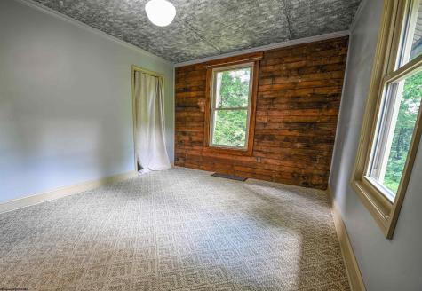135 Camden Road Fairmont WV 26554-2433