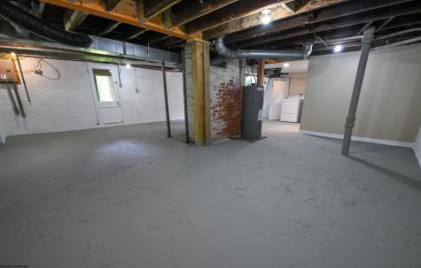 135 Camden Road Fairmont WV 26554-2433