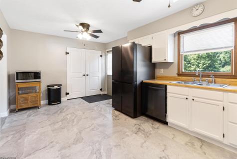 8 Fowler Road Jane Lew WV 26378