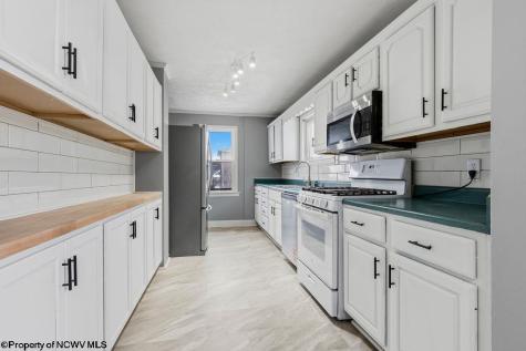 408 Maryland Avenue Nutter Fort WV 26301