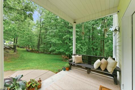 5 Squirrel Lane Morgantown WV 26508