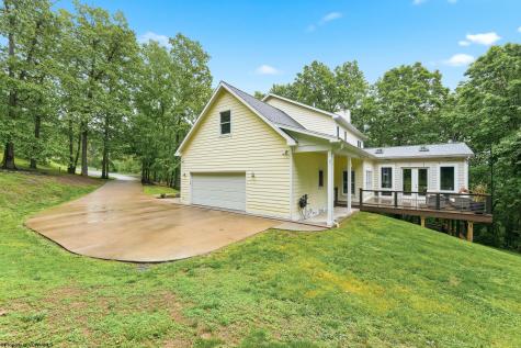 5 Squirrel Lane Morgantown WV 26508