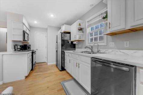 701 Park Side Lane Morgantown WV 26501