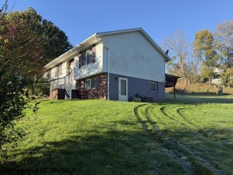 125 Beacon Street Belington WV 26250