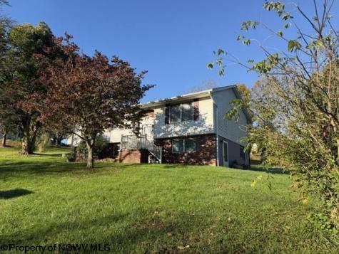 125 Beacon Street Belington WV 26250