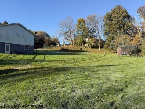 125 Beacon Street Belington WV 26250