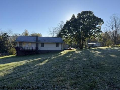 125 Beacon Street Belington WV 26250