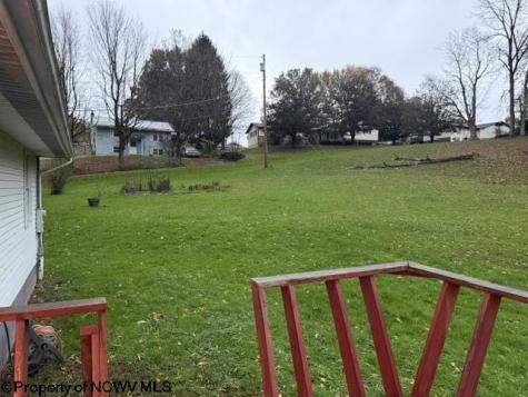 125 Beacon Street Belington WV 26250