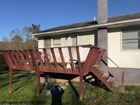 125 Beacon Street Belington WV 26250