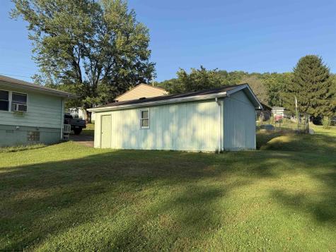 5178 Maple Street Clarksburg WV 26301-6931