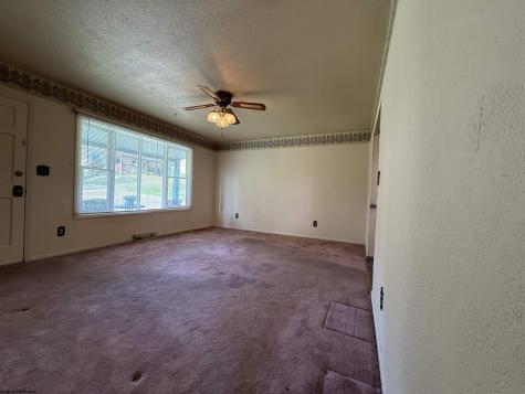 5178 Maple Street Clarksburg WV 26301-6931