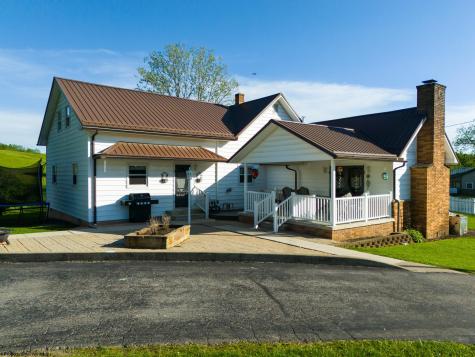 5698 Morgantown Pike Belington WV 26250