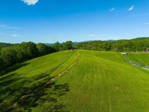 5698 Morgantown Pike Belington WV 26250