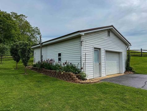 5698 Morgantown Pike Belington WV 26250