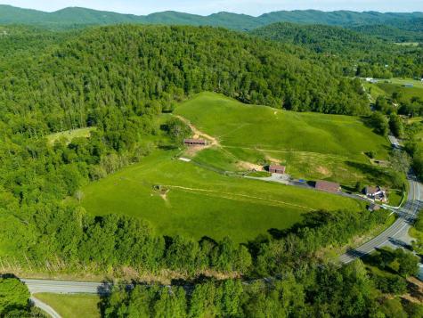 5698 Morgantown Pike Belington WV 26250