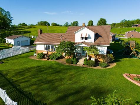 5698 Morgantown Pike Belington WV 26250