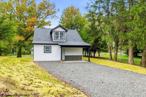 718 Country Club Road Fairmont WV 26554