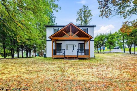 718 Country Club Road Fairmont WV 26554