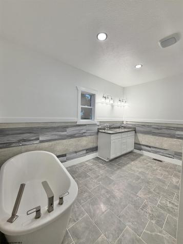 718 Country Club Road Fairmont WV 26554
