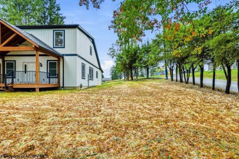 718 Country Club Road Fairmont WV 26554
