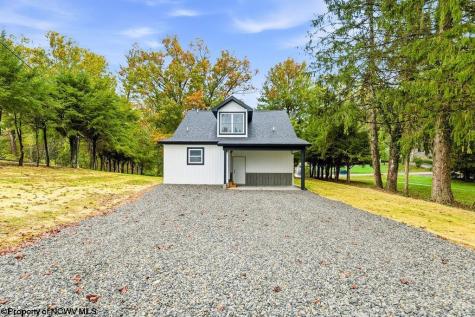 718 Country Club Road Fairmont WV 26554