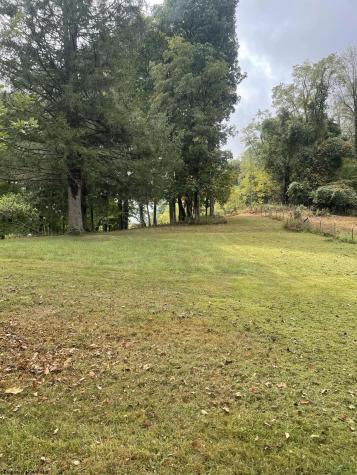 15 Mountain Road Hacker Valley WV 26222