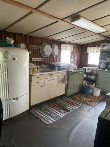 15 Mountain Road Hacker Valley WV 26222