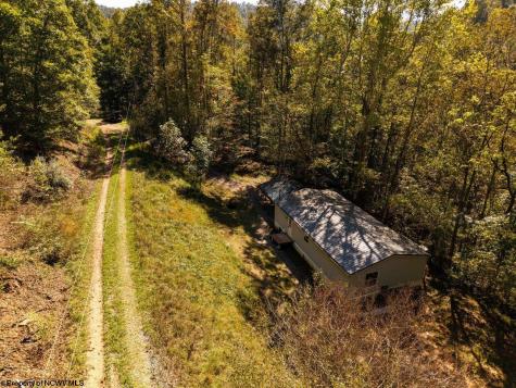 5670 Copley Road Weston WV 26452