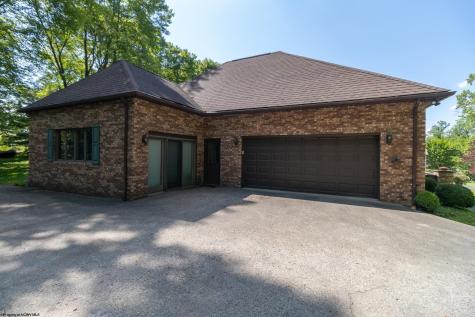 2386 Lakeside Estates Morgantown WV 26508