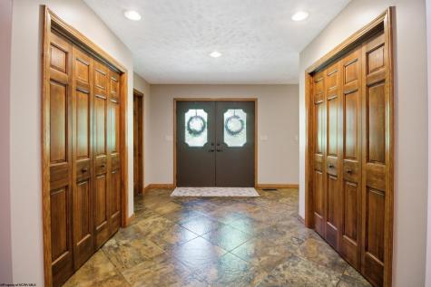 2386 Lakeside Estates Morgantown WV 26508