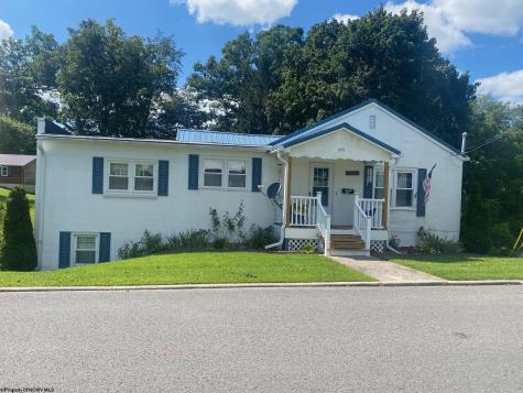 105 Pleasant Avenue Elkins WV 26241