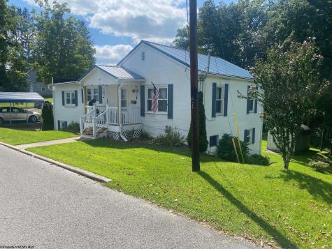 105 Pleasant Avenue Elkins WV 26241