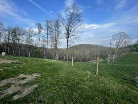 720 Fairview Road Independence WV 26374