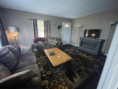 720 Fairview Road Independence WV 26374