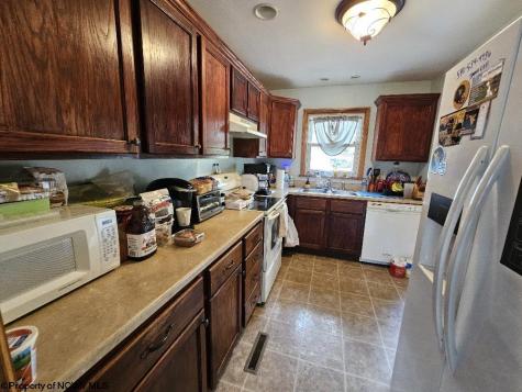 607 S Pike Street Shinnston WV 26431