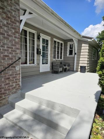 607 S Pike Street Shinnston WV 26431