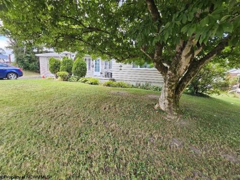 607 S Pike Street Shinnston WV 26431