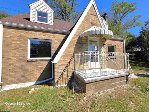 1231 College Park Fairmont WV 26554