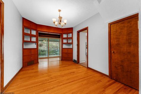 1231 College Park Fairmont WV 26554