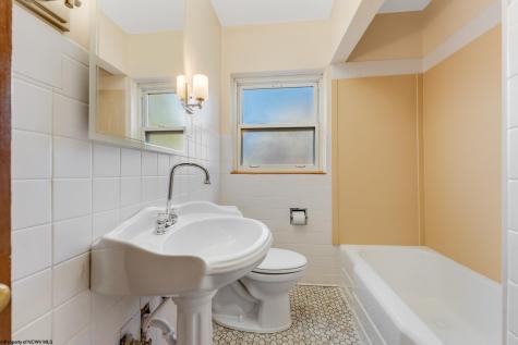 1231 College Park Fairmont WV 26554