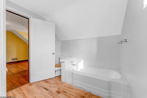 1231 College Park Fairmont WV 26554